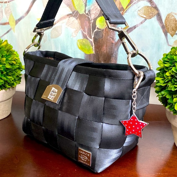 HARVEYS⭐️The Original Seatbeltbag⭐️CLASSIC🖤BLACK🖤CARRIAGE RING HOBO BAG🌟EUC🌟 - Picture 16 of 17